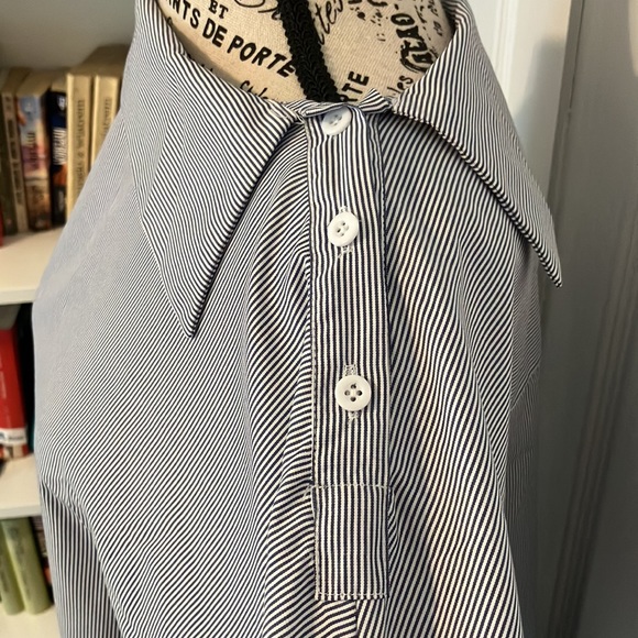 Asymmetrical collar striped shirt - Picture 2 of 7